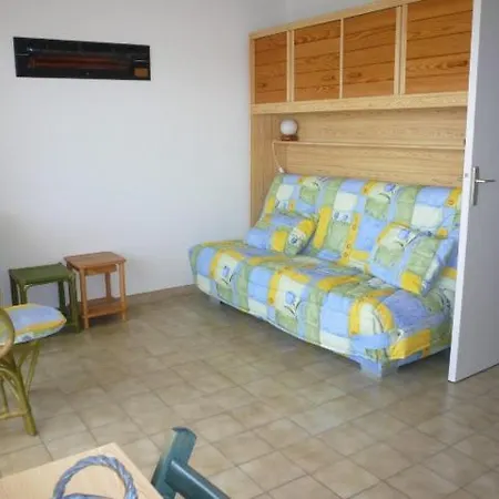 One-Bedroom Apartment With Sea View 99 شقة آجد