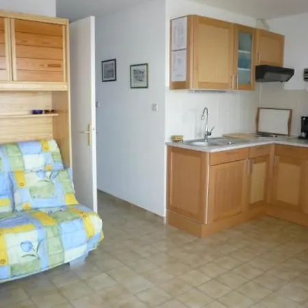 One-Bedroom Apartment With Sea View 99 شقة آجد